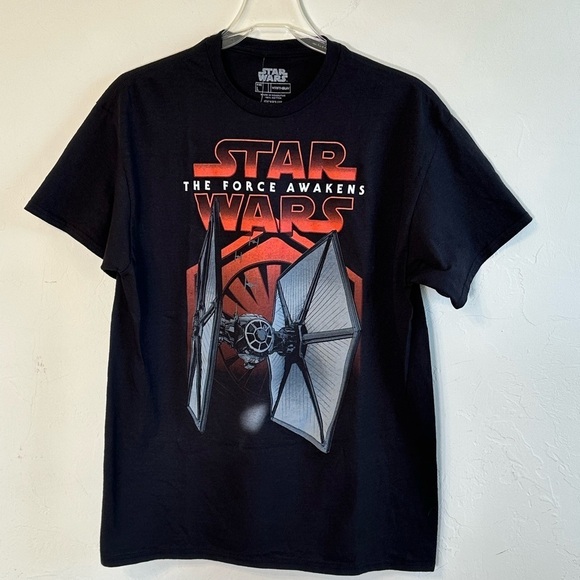 Disney Other - Star Wars Vintage Graphic “The Force Awakens” Black Tee in Sz. L -NWT